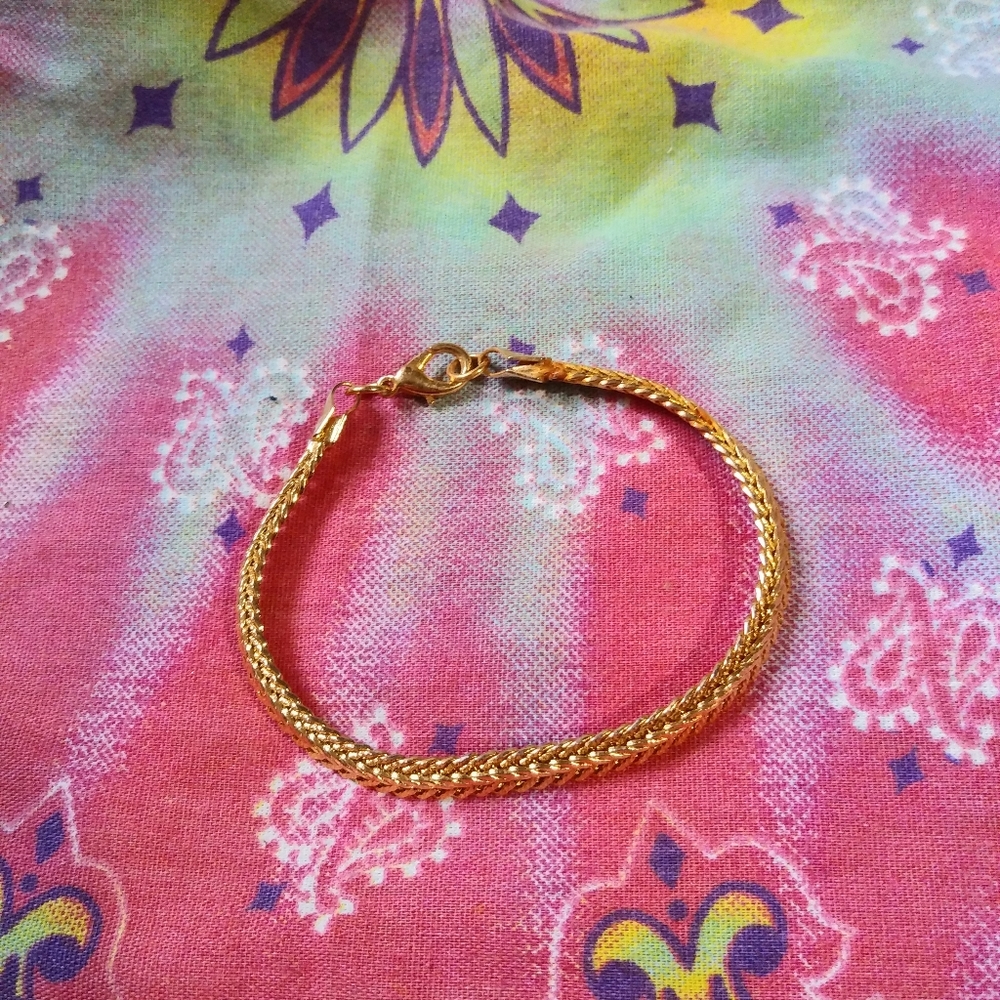 Simple Gold Bracelet - Picture 3 of 7